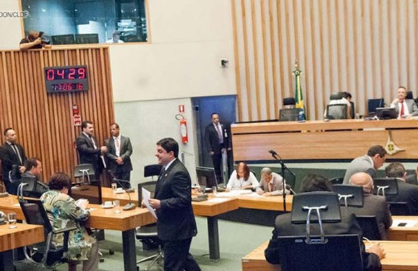 Leia mais sobre o artigo Pacotes fiscais federal e distrital: Ameaças aos direitos dos trabalhadores