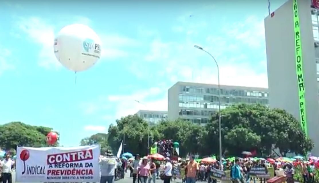 Leia mais sobre o artigo Manifestantes protestam contra reforma da previdência
