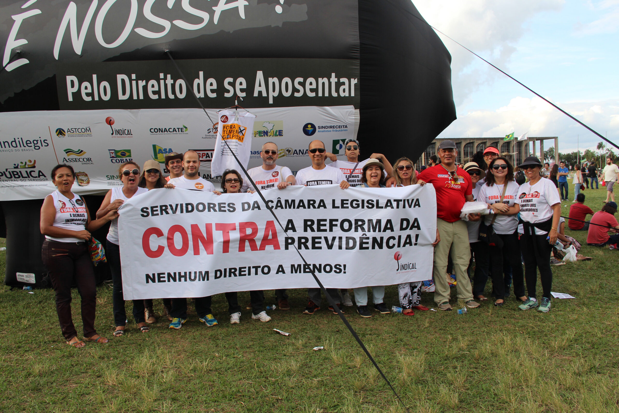 Leia mais sobre o artigo Servidores da CLDF param no dia 28 de abril