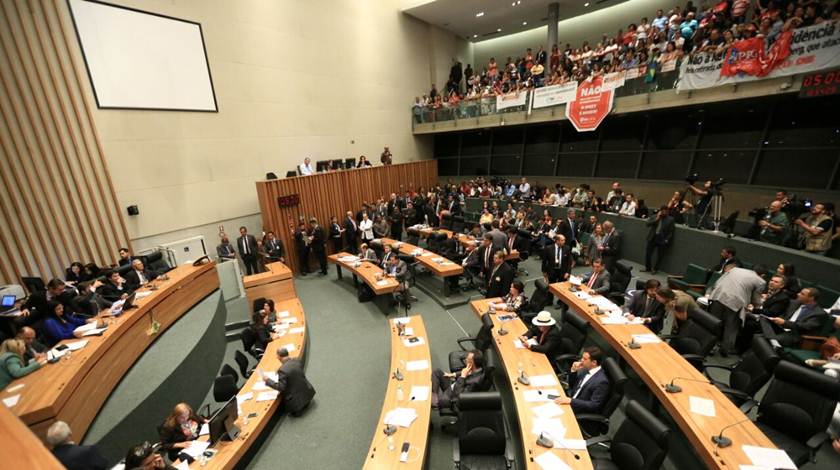 Leia mais sobre o artigo CLDF aprova reforma da Previdência e GDF promete salários integrais