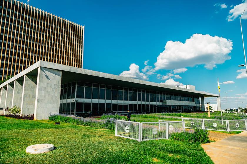 Leia mais sobre o artigo GDF admite erro e desiste de usar dinheiro do Iprev para casamentos comunitários