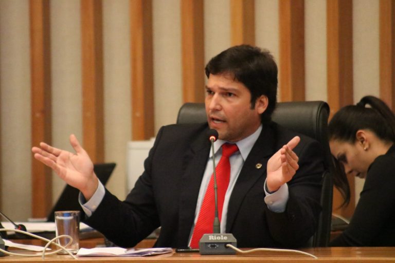 Leia mais sobre o artigo Nomear todos os concursados é um “risco muito grande” para as contas da CLDF, diz Robério
